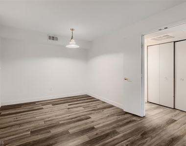 1150 N Buffalo Drive - Photo Thumbnail 5