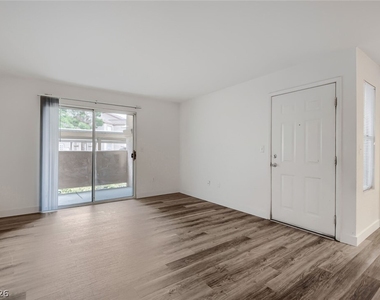 1150 N Buffalo Drive - Photo Thumbnail 7