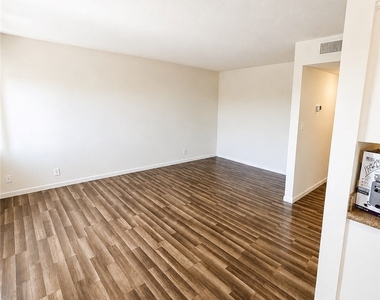 412 W Monroe Avenue - Photo Thumbnail 1