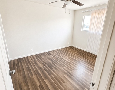 412 W Monroe Avenue - Photo Thumbnail 2