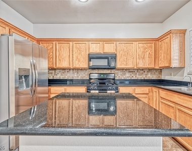 916 Shining Rose Place - Photo Thumbnail 12