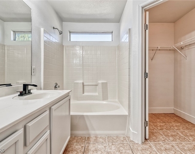 916 Shining Rose Place - Photo Thumbnail 31