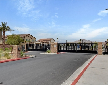 275 Callen Falls Avenue - Photo Thumbnail 35
