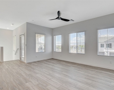 275 Callen Falls Avenue - Photo Thumbnail 6