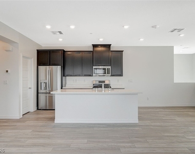 275 Callen Falls Avenue - Photo Thumbnail 4