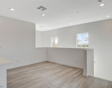 275 Callen Falls Avenue - Photo Thumbnail 13
