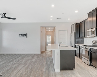 275 Callen Falls Avenue - Photo Thumbnail 8