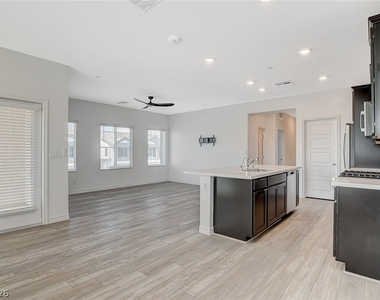 275 Callen Falls Avenue - Photo Thumbnail 9