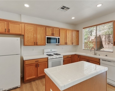 5870 Lustrous Court - Photo Thumbnail 8