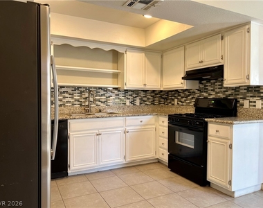5576 W Rochelle Avenue - Photo Thumbnail 3