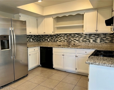5576 W Rochelle Avenue - Photo Thumbnail 2