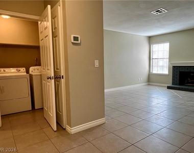 5576 W Rochelle Avenue - Photo Thumbnail 16