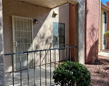 5576 W Rochelle Avenue - Photo Thumbnail 17