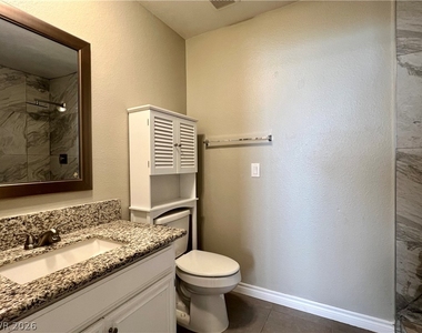5576 W Rochelle Avenue - Photo Thumbnail 10