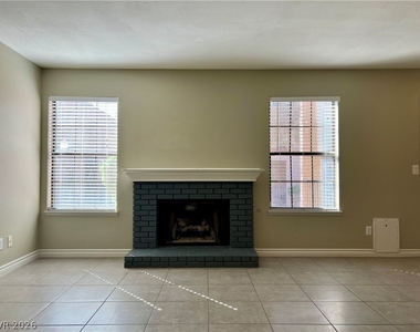 5576 W Rochelle Avenue - Photo Thumbnail 1