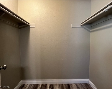 5576 W Rochelle Avenue - Photo Thumbnail 13