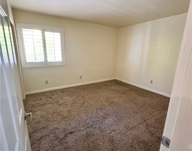 4470 Sandy River Drive - Photo Thumbnail 7