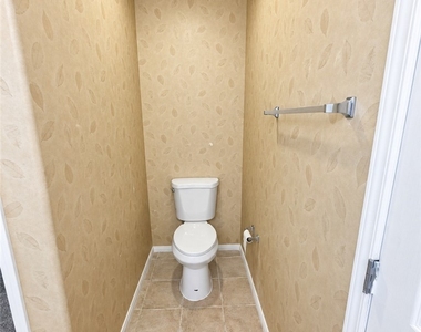 6485 Abbotsford House Court - Photo Thumbnail 19