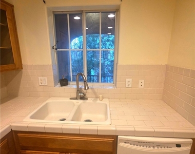 6485 Abbotsford House Court - Photo Thumbnail 16