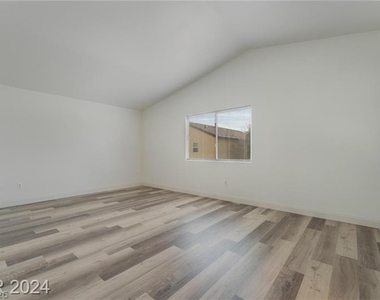 4355 Holden Street - Photo Thumbnail 9