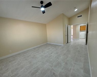 19 Sandwedge Drive - Photo Thumbnail 12