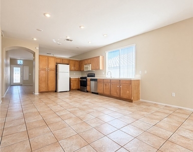 10669 Angel Dreams Avenue - Photo Thumbnail 4