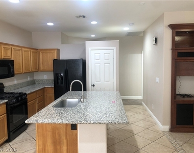 7606 Brambleberry Court - Photo Thumbnail 10