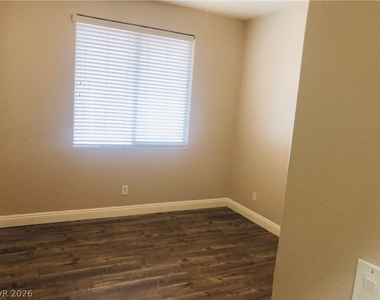 7606 Brambleberry Court - Photo Thumbnail 21