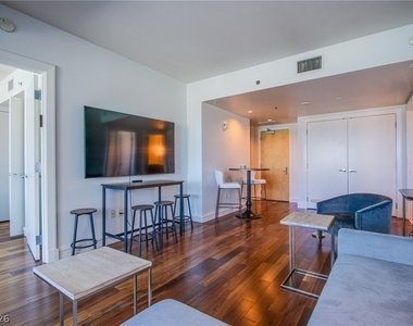 2700 Las Vegas Boulevard - Photo Thumbnail 3