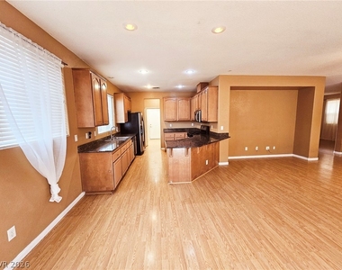11066 Village Ridge Lane - Photo Thumbnail 10