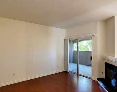 5525 W Flamingo Road - Photo Thumbnail 2