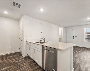 9864 Maple Pass Avenue - Photo Thumbnail 7