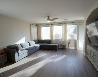 3033 Andretti Lane - Photo Thumbnail 4
