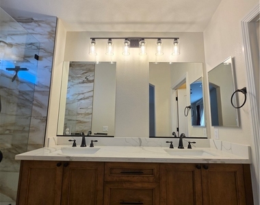 7884 Crownbeard Street - Photo Thumbnail 10