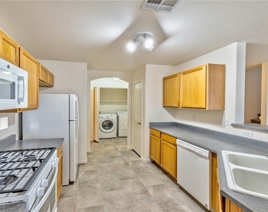 4816 Englewood Avenue - Photo Thumbnail 3