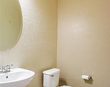 4420 Penguin Avenue - Photo Thumbnail 9