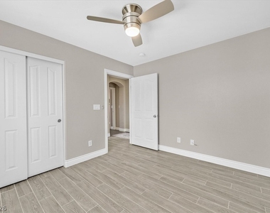 1464 Amitola Avenue - Photo Thumbnail 21