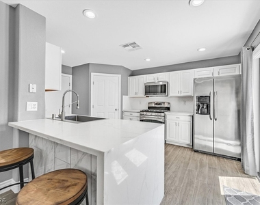 1464 Amitola Avenue - Photo Thumbnail 7