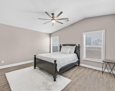 1464 Amitola Avenue - Photo Thumbnail 10