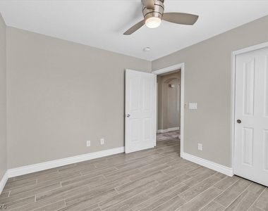 1464 Amitola Avenue - Photo Thumbnail 17