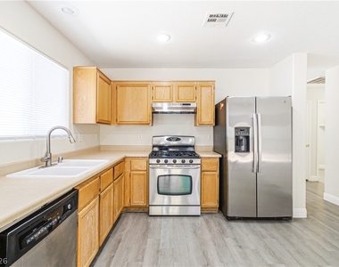 183 White Butte Street - Photo Thumbnail 6