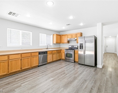 183 White Butte Street - Photo Thumbnail 5