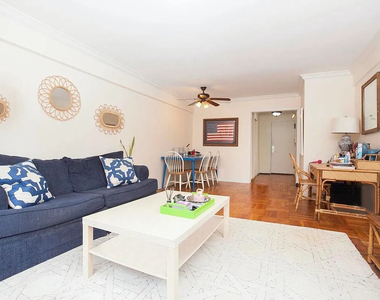 425 East 63rd Street - Photo Thumbnail 1