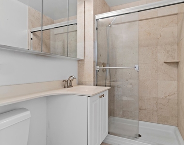425 East 63rd Street - Photo Thumbnail 6