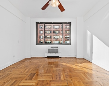 425 East 63rd Street - Photo Thumbnail 2