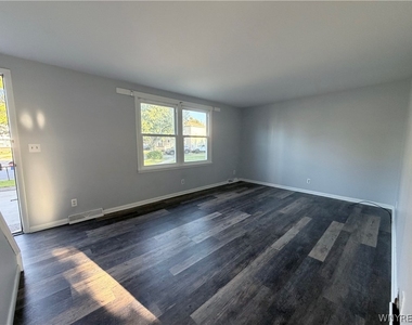 39 Broezel Avenue - Photo Thumbnail 2