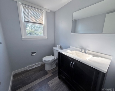 39 Broezel Avenue - Photo Thumbnail 3