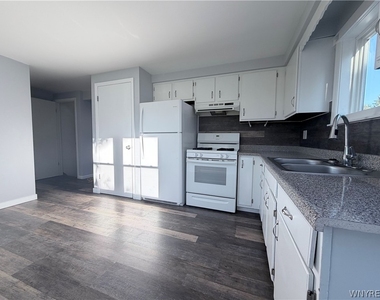 39 Broezel Avenue - Photo Thumbnail 1