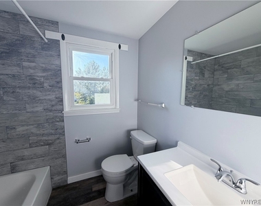 39 Broezel Avenue - Photo Thumbnail 6