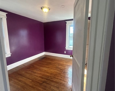 354 Shepard Avenue - Photo Thumbnail 6